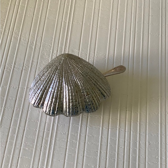 Pottery barn salt and pepper shakers - Picture 2 of 4